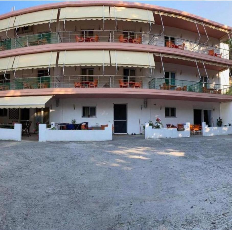 Studio Nikol Koutsoupia Kókkinon Nerón Kültér fotó